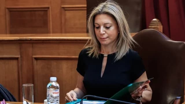 Karystianou reicht Klage gegen 14 ND-Abgeordnete im Parlament ein