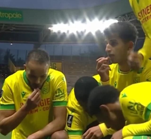 Frankreich: Nantes-Torwart täuscht Verletzung für muslimische Teamkollegen vor