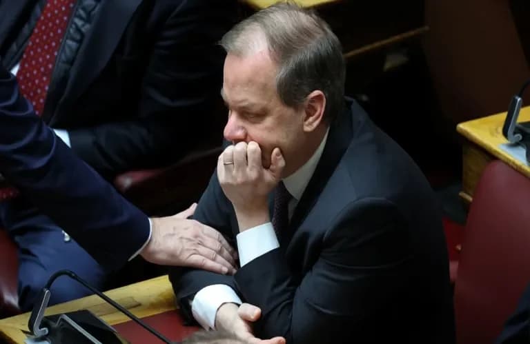 议会成立调查委员会，调查 K. Ach. Karamanlis 涉及的 Tempi 案件