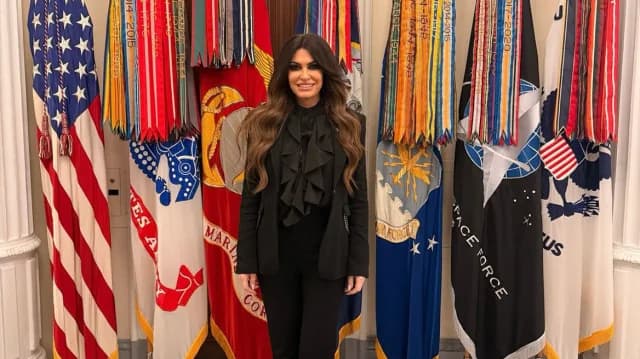 Kimberly Guilfoyle informa a Trump sobre las relaciones entre EE.UU. y Grecia