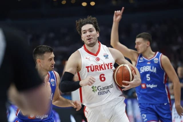Türkei besiegt Serbien in Belgrad mit 82-78