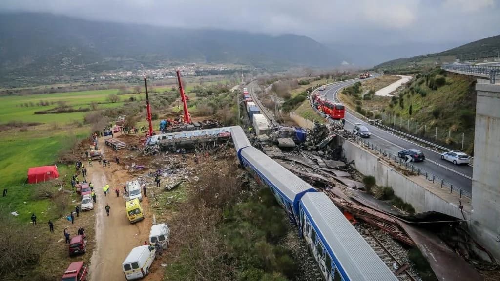 Τέμπη: Τρία χρόνια από την τραγωδία – 57 θύματα