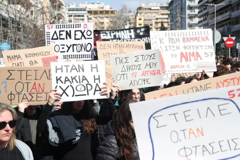 Салоники: Митинг в память о Темпи – Закрыты станции метро