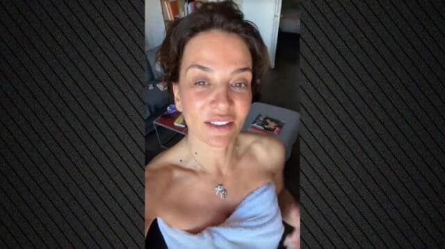 Dimitra Matsouka: In ein Handtuch gewickelt in Paris – Social-Media-Video