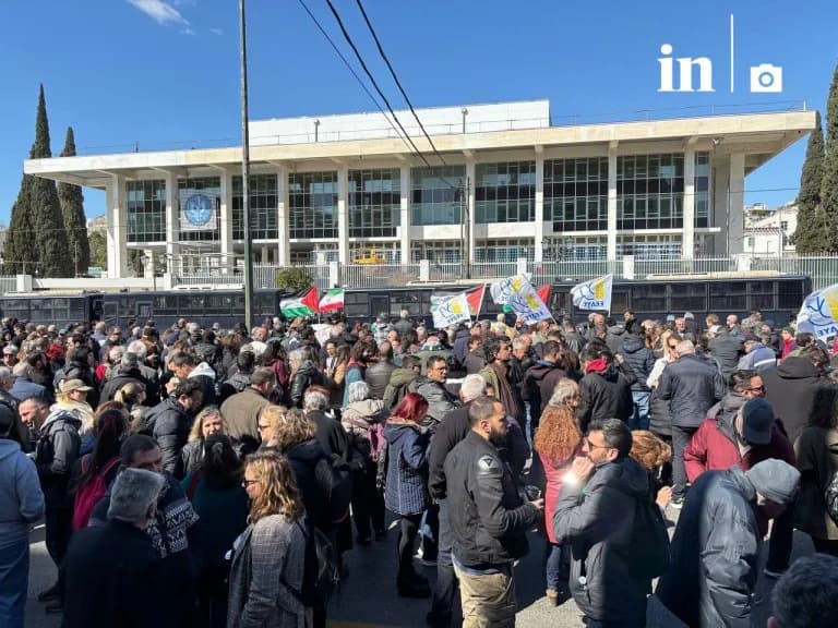 PAME protesta contra ataques a Irán en Embajada de EEUU