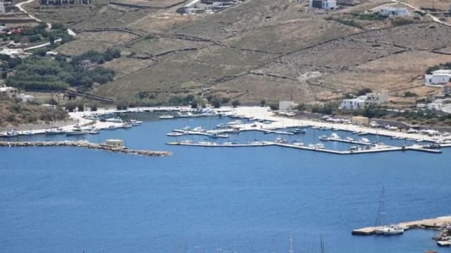 Man Found Dead in Syros Marina