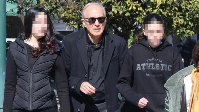 Emotiva despedida a Kostas Dalianis – Su hermano Yannis, destrozado