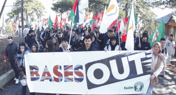 AKEL: Preocupación por las bases británicas en Chipre