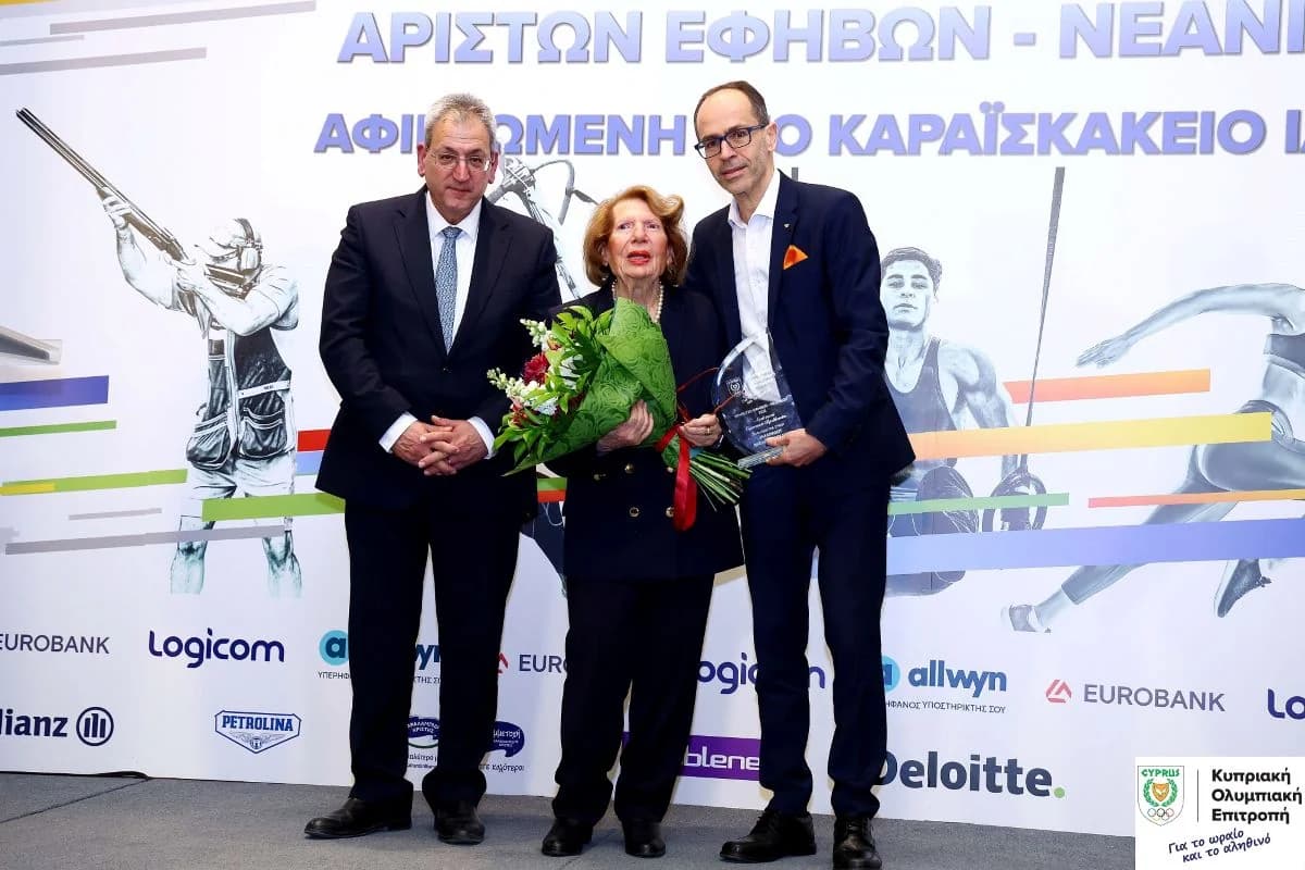 (VIDEO) Bewegende Rede der 96-jährigen Ήβη Ζαχαριάδου bei der KOE-Preisverleihung