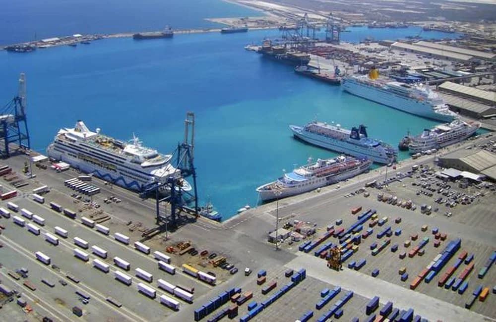 Israel usa buques de carga para repatriar médicos vía Limassol