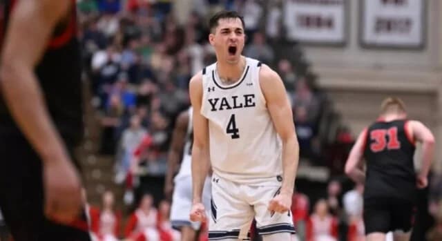 约翰·普拉基达斯：在 NBA 达拉斯小牛队首次亮相