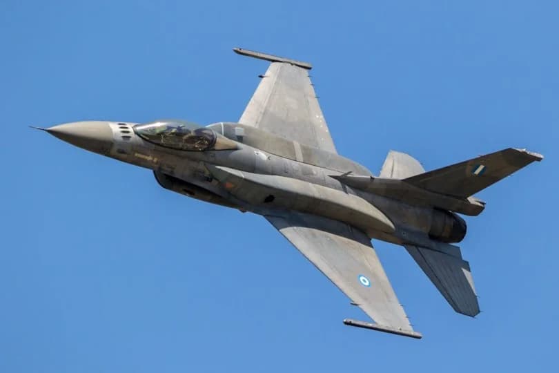 אזעקה עקב עצמים חשודים: מטוסי F16 חוזרים לפאפוס