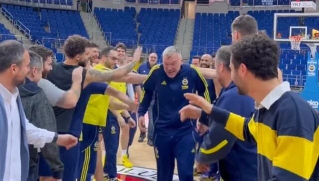 Sarunas Jasikevicius erhält 'Fatouro' zum 50. Geburtstag