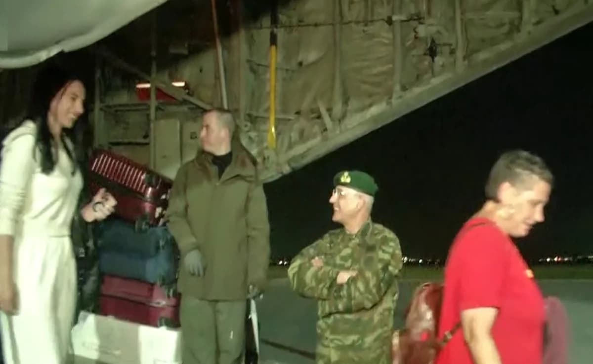 Ελευσίνα: C-130 με 91 επαναπατρισθέντες από Άμπου Ντάμπι