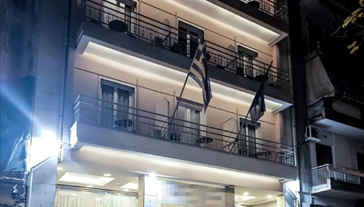 Τραγωδία στα Εξάρχεια: Θανατηφόρα πτώση 15χρονου Γάλλου από ξενοδοχείο