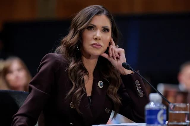 Kristi Noem: The Minister Fired by Trump - Trips with her Lover