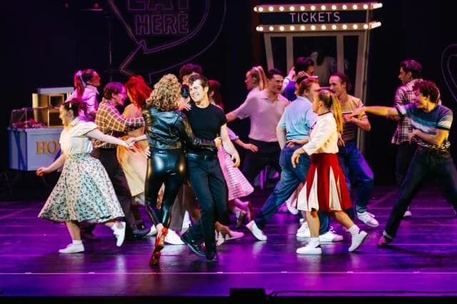 Το μιούζικαλ «Grease» στο Μέγαρο Μουσικής Θεσσαλονίκης