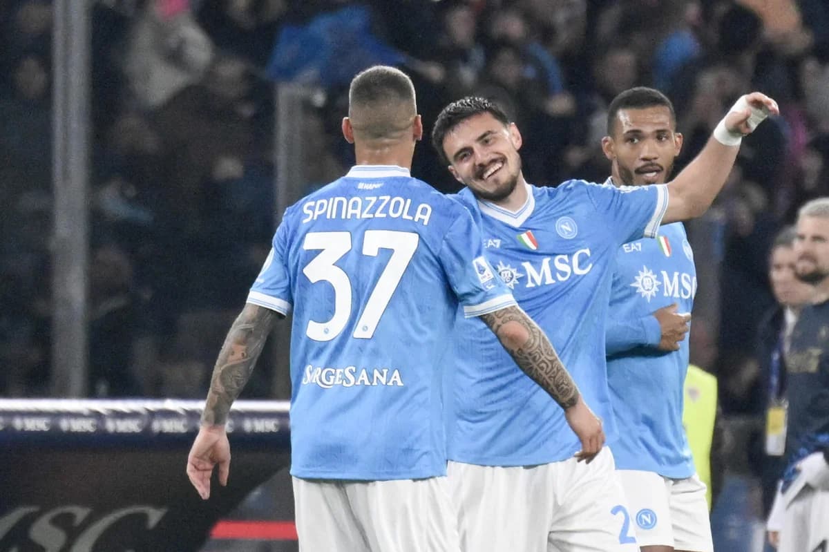Neapel besiegt Turin und nähert sich Mailand