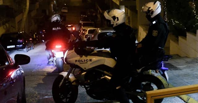 Έκρηξη με γκαζάκια στα Εξάρχεια, ζημιές σε πολυκατοικία