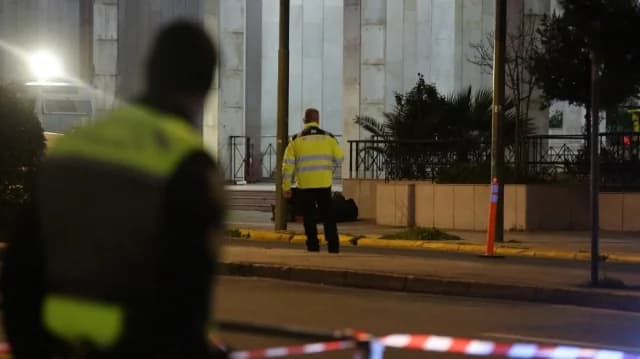 Σύλληψη Σουδανού έξω από τη ΓΑΔΑ με χειροβομβίδες
