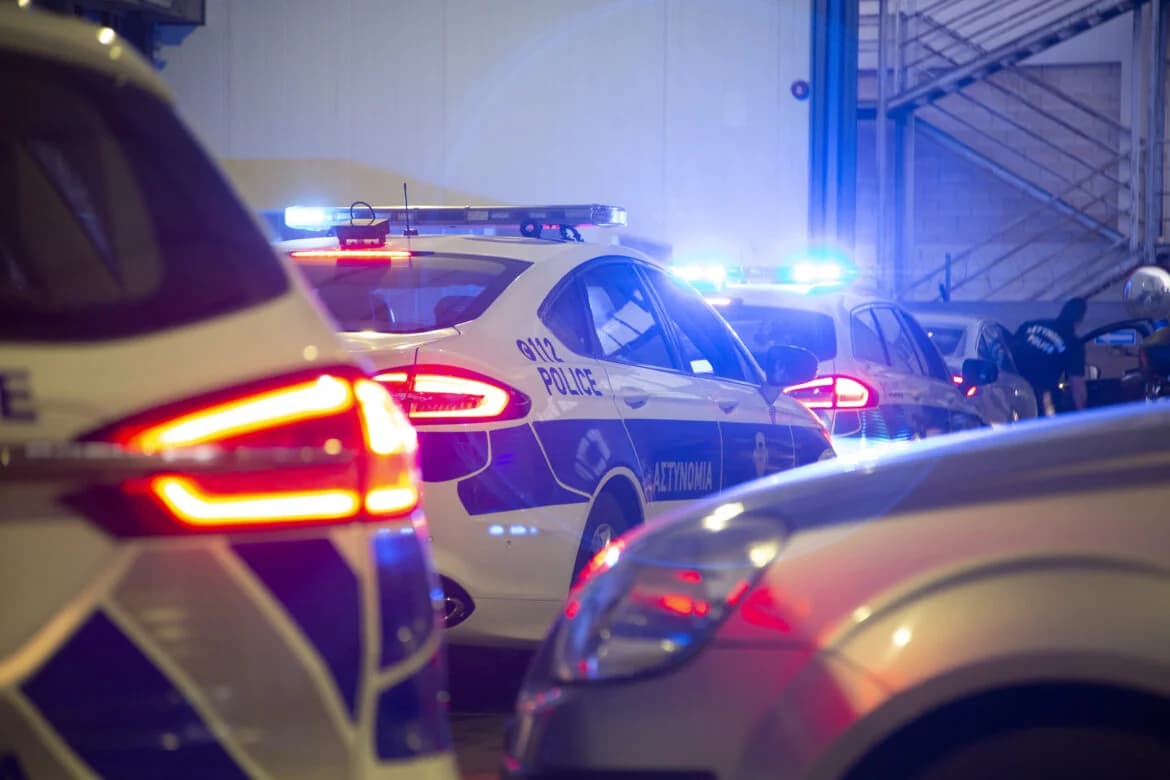 Polizeirazzien und Verhaftungen in ganz Zypern