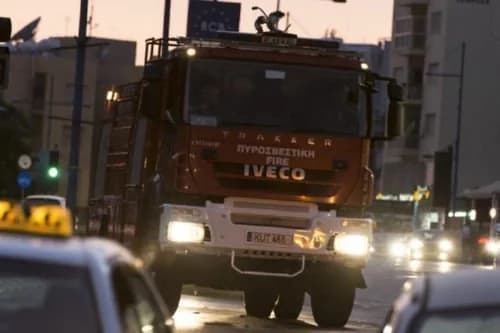 Strovolos: Pareja Hospitalizada Tras Incendio en Apartamento