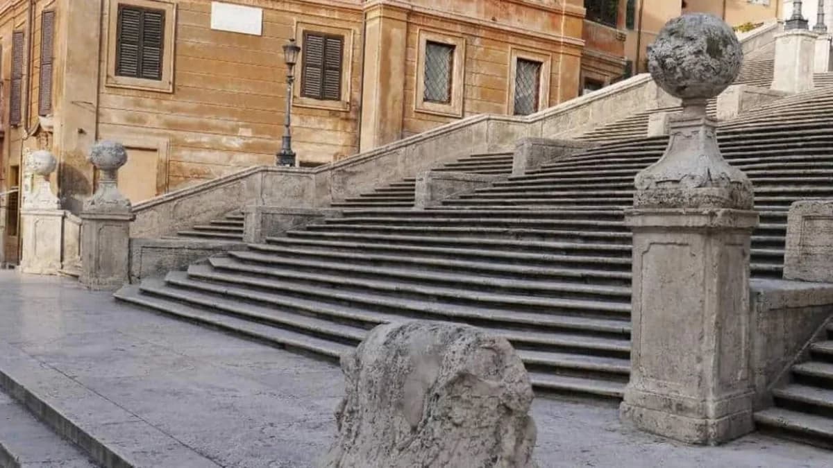 Ρώμη: 80χρονος κατέβηκε τα Ισπανικά Σκαλιά με αυτοκίνητο