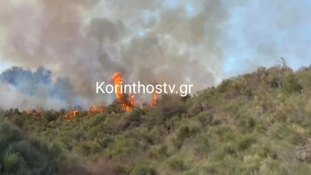 Βελτιωμένη η εικόνα της πυρκαγιάς στα Σοφιανά Κορινθίας