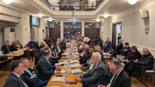 Ολομέλεια δικηγόρων: Καταγγελίες για πρακτικές funds που βλάπτουν δανειολήπτες