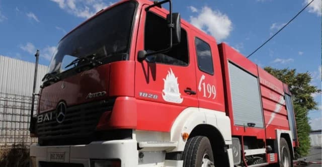 Feuer in Sitia: Einsatz der Feuerwehr in Graslandgebiet