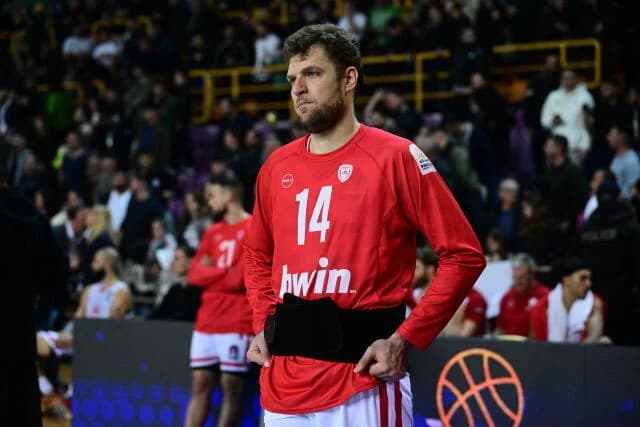 Olympiacos: Vezenkov and Morris travel to France