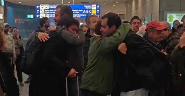 Συγκίνηση στην άφιξη Ελλήνων από Ντουμπάι: «Δεν είναι εύκολο να ακούς βομβαρδισμούς»