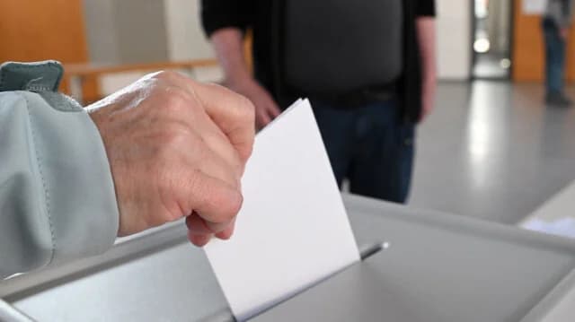 Grüne führen bei Wahlen in Baden-Württemberg
