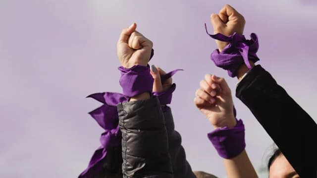 El Lazo Morado: Símbolo del Día Internacional de la Mujer
