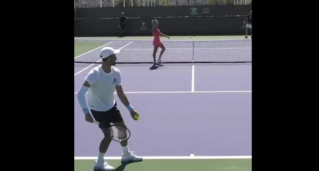 Aryna Sabalenka: Desfile en el entrenamiento de Novak Djokovic