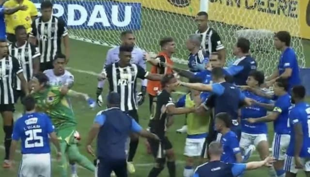 Brasilien: Chaos im Finale Cruzeiro - Atlético Mineiro mit 23 Platzverweisen