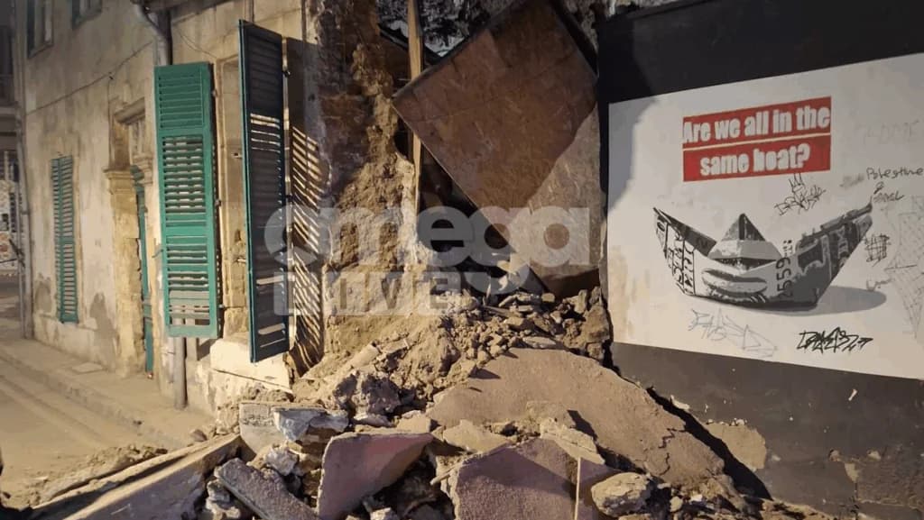 Ζημιές σε όχημα από κατάρρευση κτηρίου στην παλιά Λευκωσία