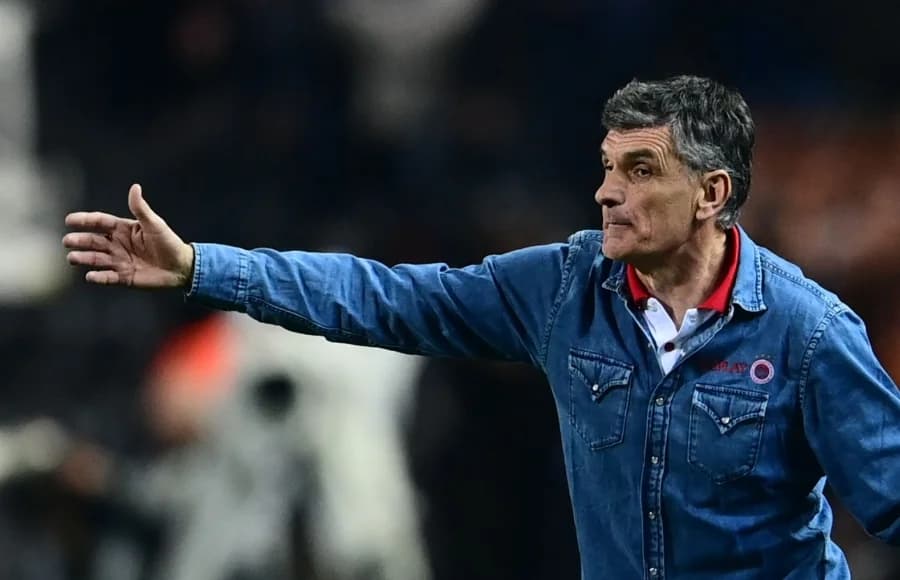 Olympiacos: Schiedsrichterbeschwerden, Mendilibar-Treffen, André Luis Auslassung
