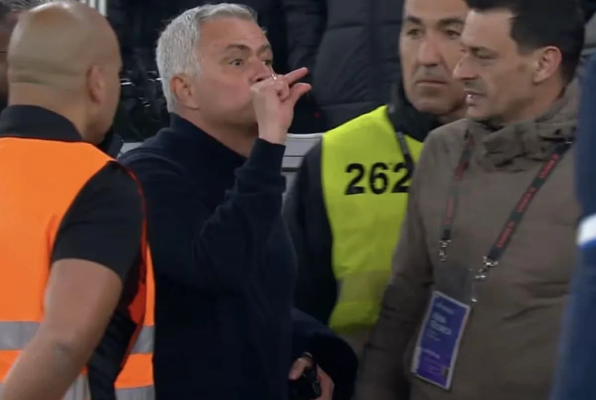 Mourinho Ejected in Benfica-Porto Derby Amidst Heated Exchange