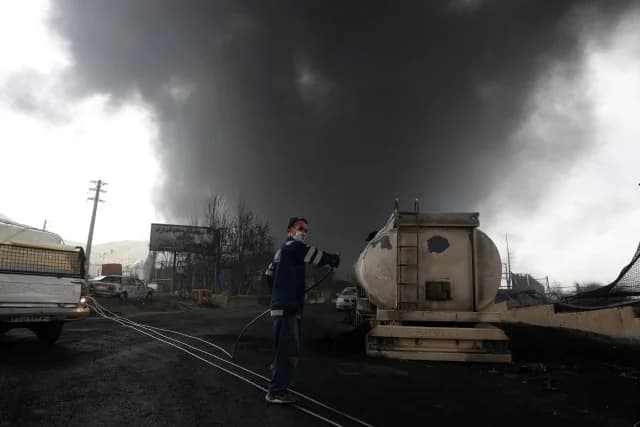 Axios: США не согласились с Израилем по поводу бомбардировок нефтяных резервуаров в Тегеране