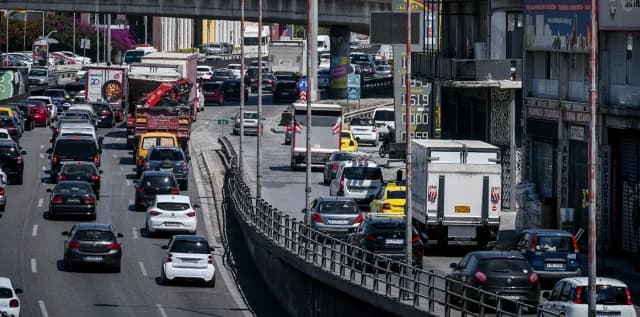 Τροχαίο στην Αλίμου-Κατεχάκη: Αυξημένη κίνηση προς Ηλιούπολη