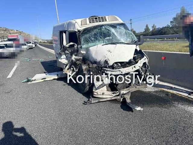 Accidente en la Autopista Atenas-Corinto: Dos Heridos, Ajustes de Tráfico