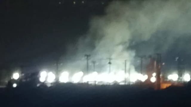 Φωτιά σε κοντέινερ στην Αμυγδαλέζα: Εικόνες από το κέντρο κράτησης