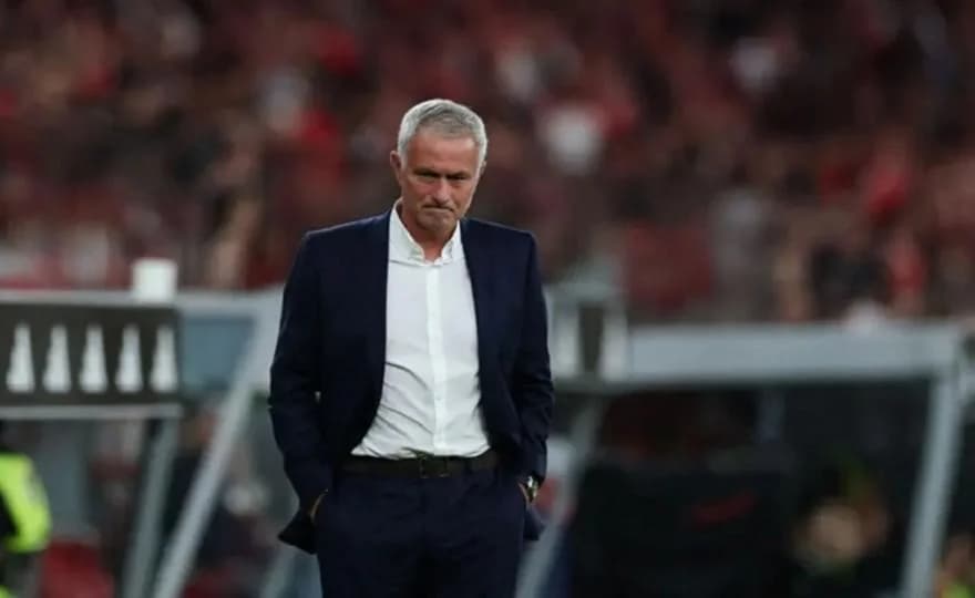 Ένταση στο ντέρμπι Μπενφίκα-Πόρτο: Ο Μουρίνιο καταγγέλλει χαρακτηρισμούς «προδότη»