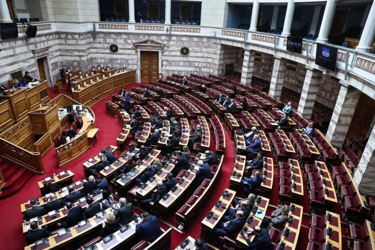 Parlament diskutiert Bericht des Untersuchungsausschusses zu OPEKEPE