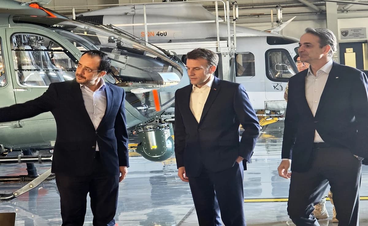 Zyprische Flagge auf den Uniformen von F-16-Piloten in Paphos
