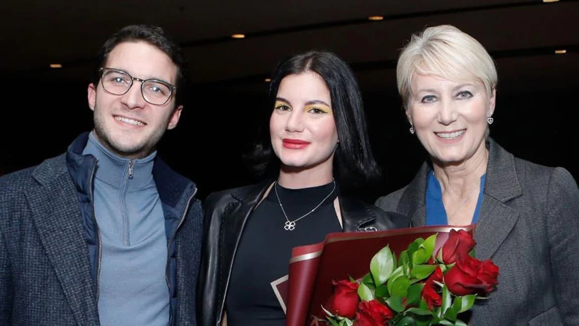 Aliki Karamanli: Regreso teatral de la hija de Kostas Karamanlis
