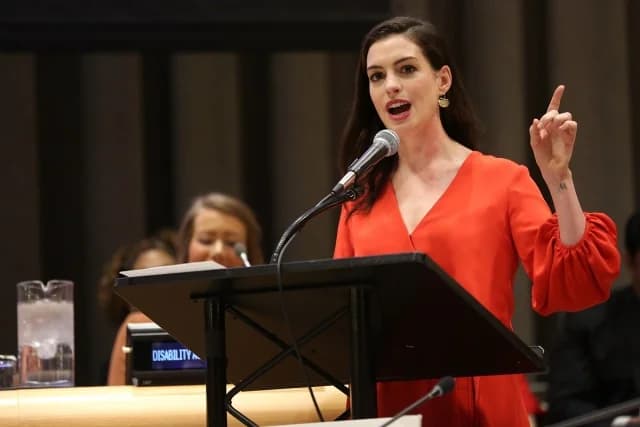 Anne Hathaway: «Wir feiern den Widerstand der Frauen»
