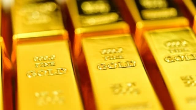 Золото выросло после заявлений Трампа, превысив 5180 долларов