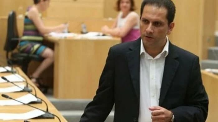 Damianou: Regierung 'blockiert' AKEL-Vorschläge für Kreditnehmer